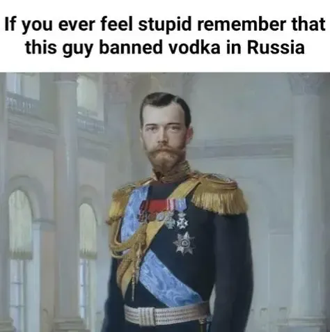 Mann in Militäruniform mit Bart steht in einem prunkvollen Saal, darüber Text: „If you ever feel stupid remember that this guy banned vodka in Russia“.